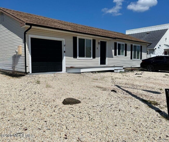 property at 8 Diane Rd