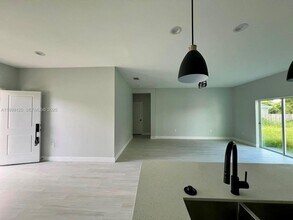 21068 Exmore Ave in Port Charlotte, FL - Foto de edificio - Building Photo