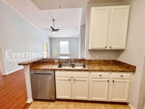 10123 Courtney Palms Blvd in Tampa, FL - Building Photo - Building Photo