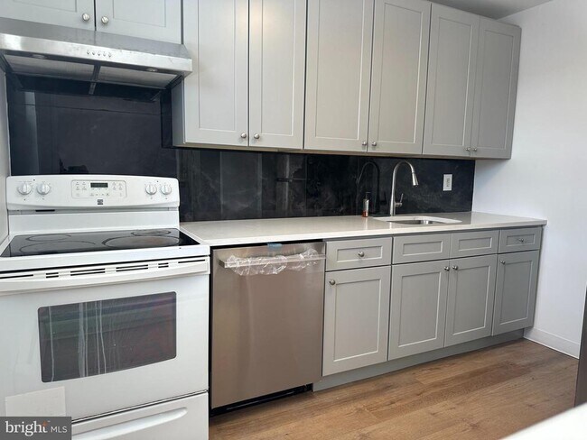 816 Garnet Dr in Burlington, NJ - Building Photo - Building Photo