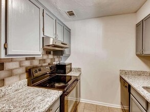 199 Holcomb Ferry Rd, Unit 199 in Roswell, GA - Foto de edificio - Building Photo