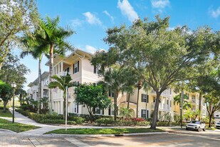 275 Murcia Dr in Jupiter, FL - Building Photo