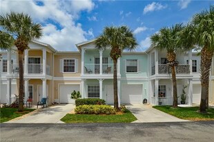3265 Amanda Ln, Unit 5 in Naples, FL - Building Photo