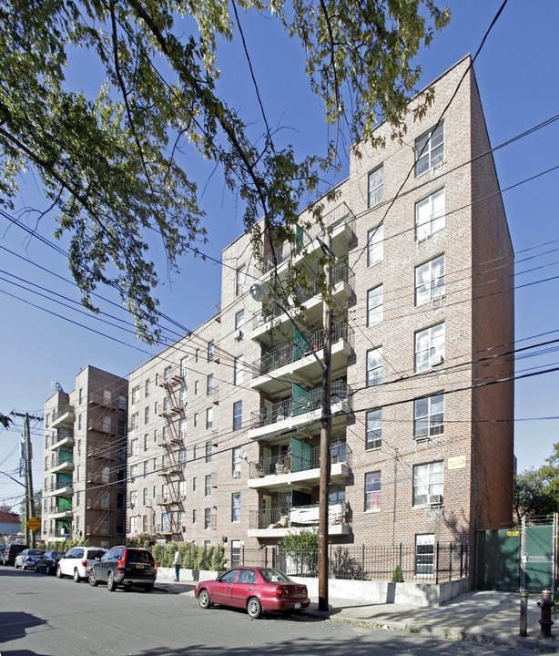 1545 Rhinelander Ave in Bronx, NY - Foto de edificio