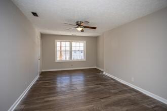 Doe Ridge Apartments in Johnson City, TN - Building Photo - Interior Photo