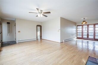 43 River Meadow Dr in Rochester, NY - Building Photo - Building Photo