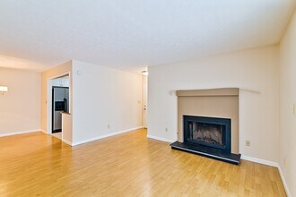 1102 Augusta Dr in Marietta, GA - Building Photo - Building Photo