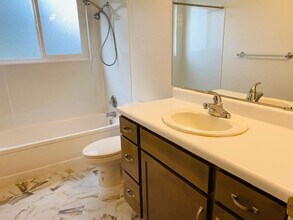 5085 N Wishon Ave in Fresno, CA - Foto de edificio - Building Photo