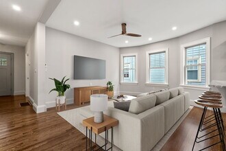 11 Day St, Unit 1 in Cambridge, MA - Foto de edificio - Building Photo