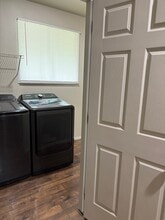 1385 Graham Dr in Camano, WA - Building Photo - Building Photo