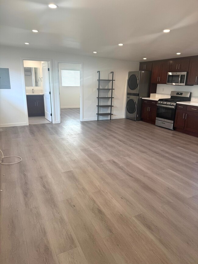 332 Thompson Ave, Unit C in Glendale, CA - Foto de edificio - Building Photo