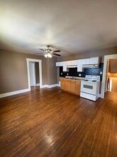 430 Hazlett Ave NW in Canton, OH - Building Photo - Building Photo