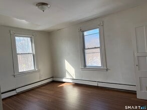 198 Oak St in New Britain, CT - Building Photo - Building Photo