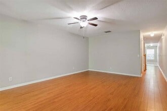 9412 Charlesberg Dr in Tampa, FL - Foto de edificio - Building Photo