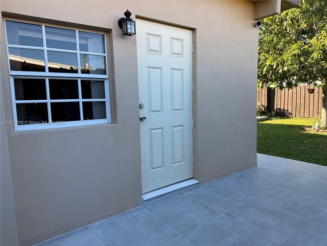 8791 SW 34th St in Miami, FL - Building Photo - Building Photo