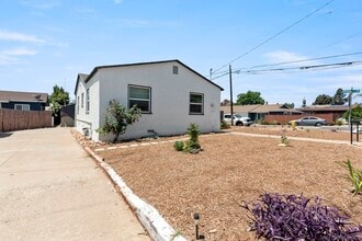 2548 Violet St in San Diego, CA - Building Photo - Building Photo