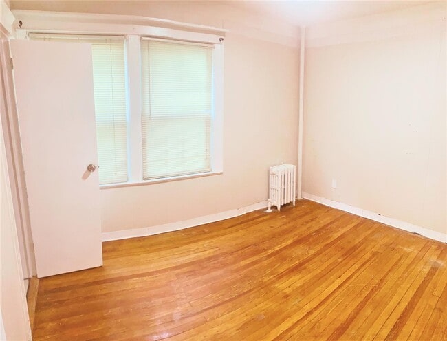 832 Calhoun Ave in Bronx, NY - Building Photo - Building Photo