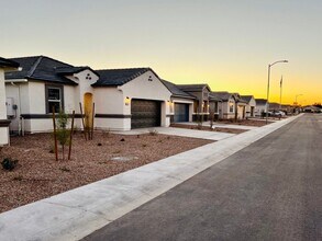 1131 W Chimes Tower Dr in Casa Grande, AZ - Building Photo - Building Photo