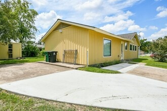 1860 Lynnview Dr in Houston, TX - Building Photo - Building Photo