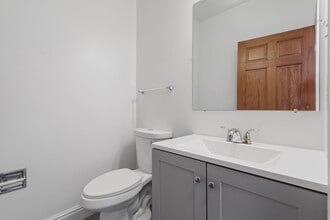 2304 1/2 E Carson St in Pittsburgh, PA - Building Photo - Building Photo