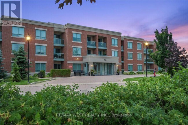 50 Via Rosedale in Brampton, ON - Building Photo - Building Photo