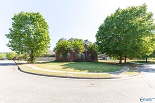 4404 Hidden Lake Dr SE in Owens Cross Roads, AL - Building Photo