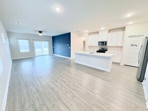 220 Coulter Ct in Pendleton, SC - Building Photo - Building Photo