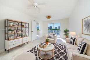 280 SW 20th Rd, Unit 9020 in Miami, FL - Building Photo
