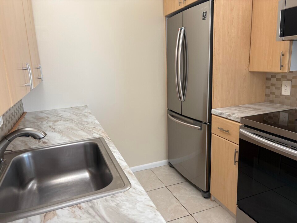 3038 Exeter C in Boca Raton, FL - Building Photo