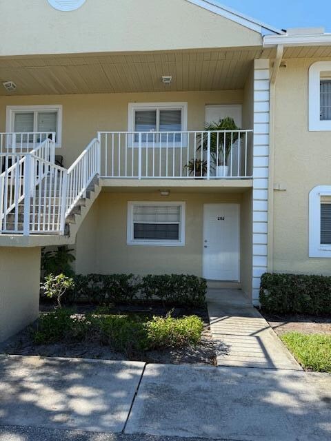 202 Palm Beach Trace Dr in Royal Palm Beach, FL - Building Photo