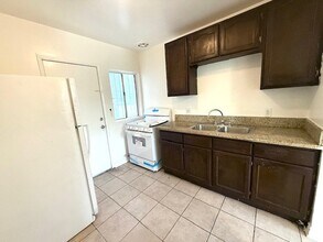 1850 Henderson Ave in Long Beach, CA - Building Photo - Building Photo