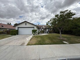 2832 W Pillsbury St in Lancaster, CA - Building Photo