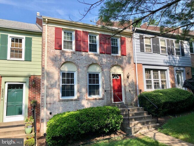 2430 Windbreak Dr in Alexandria, VA - Building Photo - Building Photo