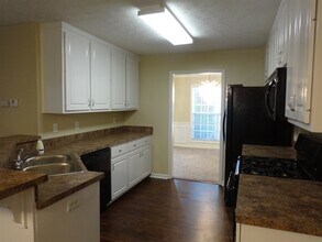 881 Simon Park Cir in Lawrenceville, GA - Foto de edificio - Building Photo