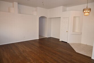 1108 Coral Rainbow Ave in Las Vegas, NV - Building Photo - Building Photo