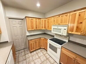 1255 Wolf Hollow Ln in Salt Lake City, UT - Building Photo - Building Photo