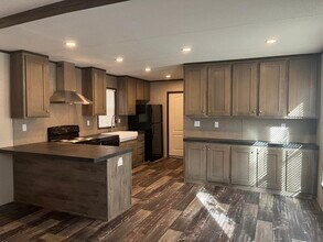 117 Peggy St in Conroe, TX - Foto de edificio - Building Photo