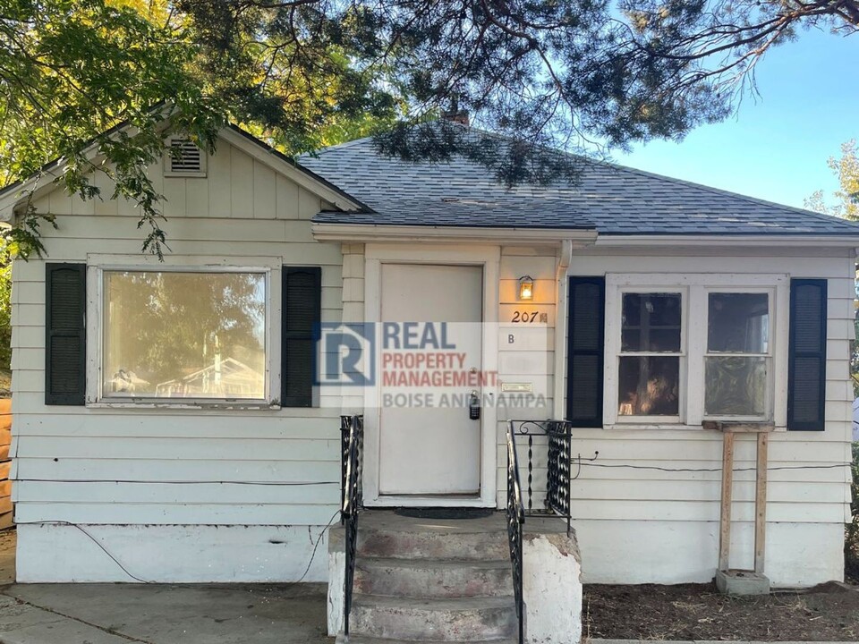 207 20th Ave S in Nampa, ID - Building Photo