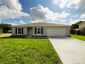 1701 SE Manth Ln in Port St. Lucie, FL - Building Photo