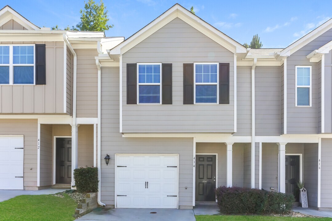 414 Highwood Ln in East Point, GA - Building Photo