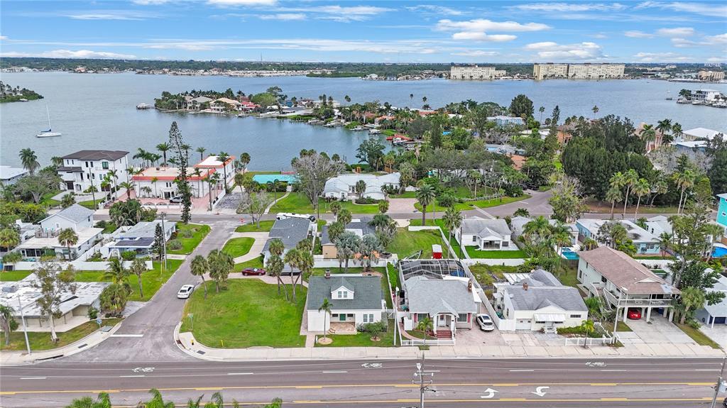 15565 Gulf Blvd in Redington Beach, FL - Building Photo