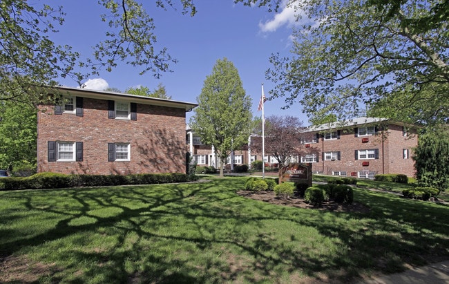 Lord Essex Apartments