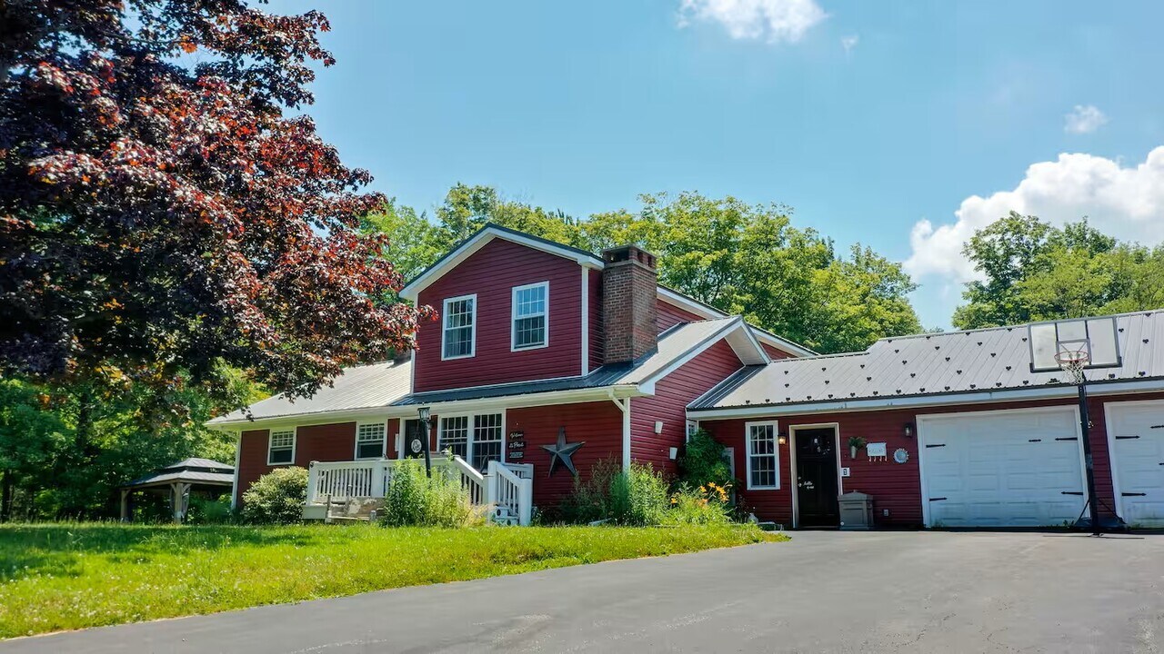 9409 Lombard Rd in Ripley, NY - Building Photo