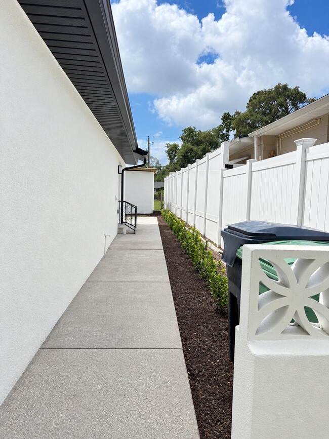 property at 2108 W St Isabel St