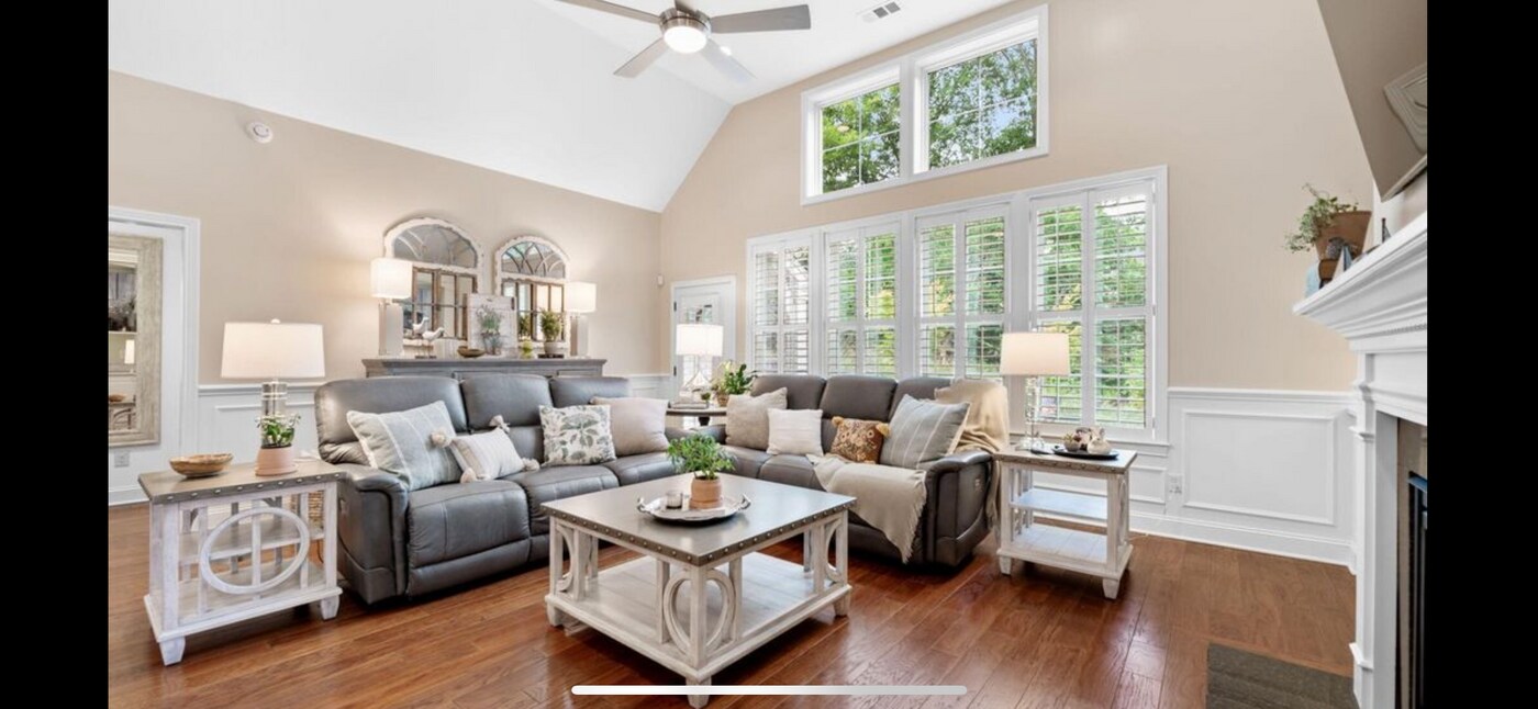 437 Chapel Grove Ln in Knoxville, TN - Foto de edificio