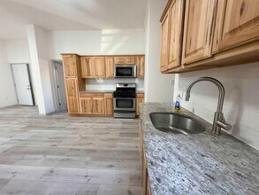 124 Winfield Ave in Jersey City, NJ - Foto de edificio - Building Photo