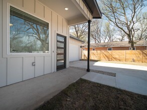 120 Kimble Ln in Austin, TX - Foto de edificio - Building Photo