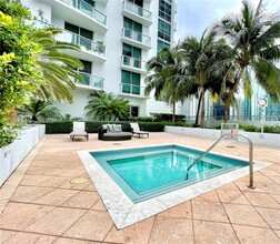 1060 Brickell Ave, Unit 2012 in Miami, FL - Building Photo - Building Photo