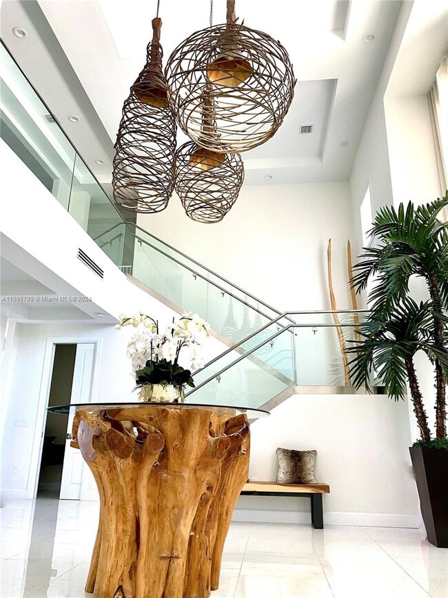 property at 513 Palm Dr