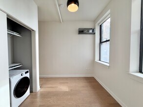 102 W Chicago Ave, Unit S in Chicago, IL - Building Photo - Building Photo